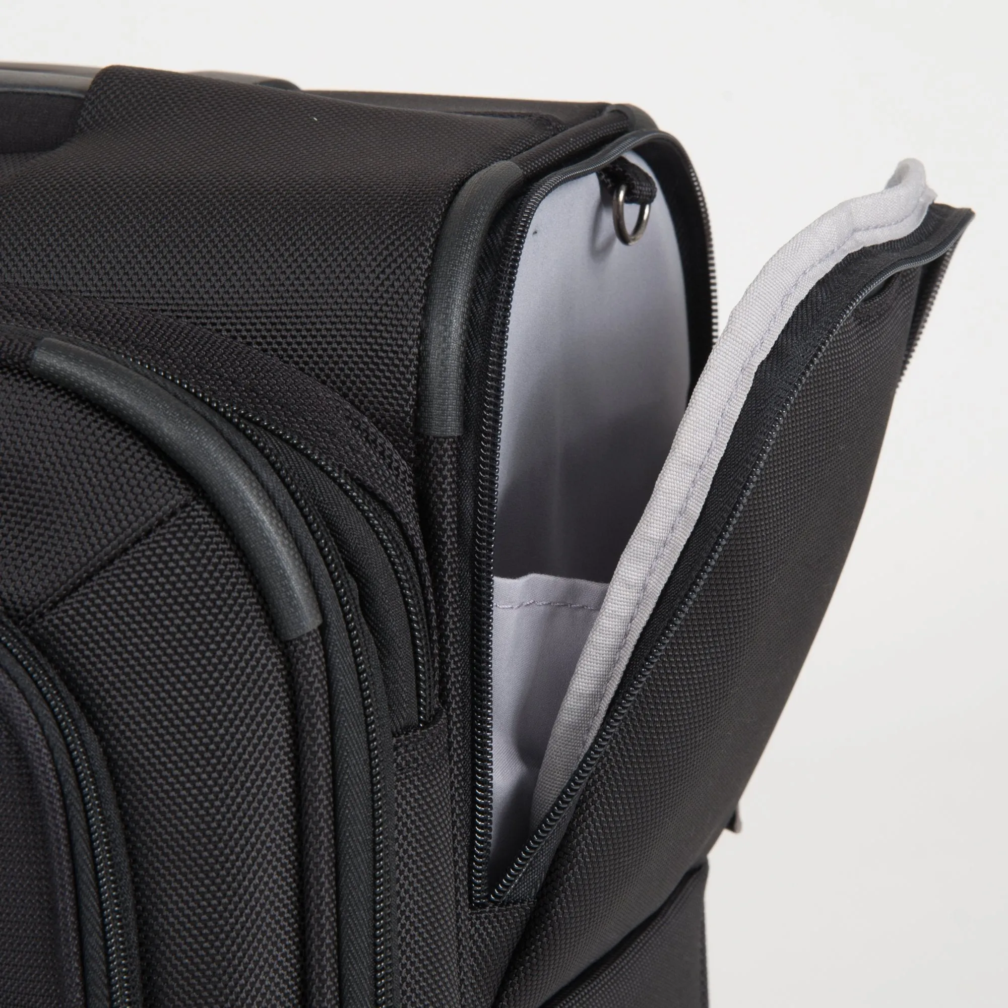 DELSEY Paris Helium Pilot 3.0 19" 4-Wheel Carry-On Luggage