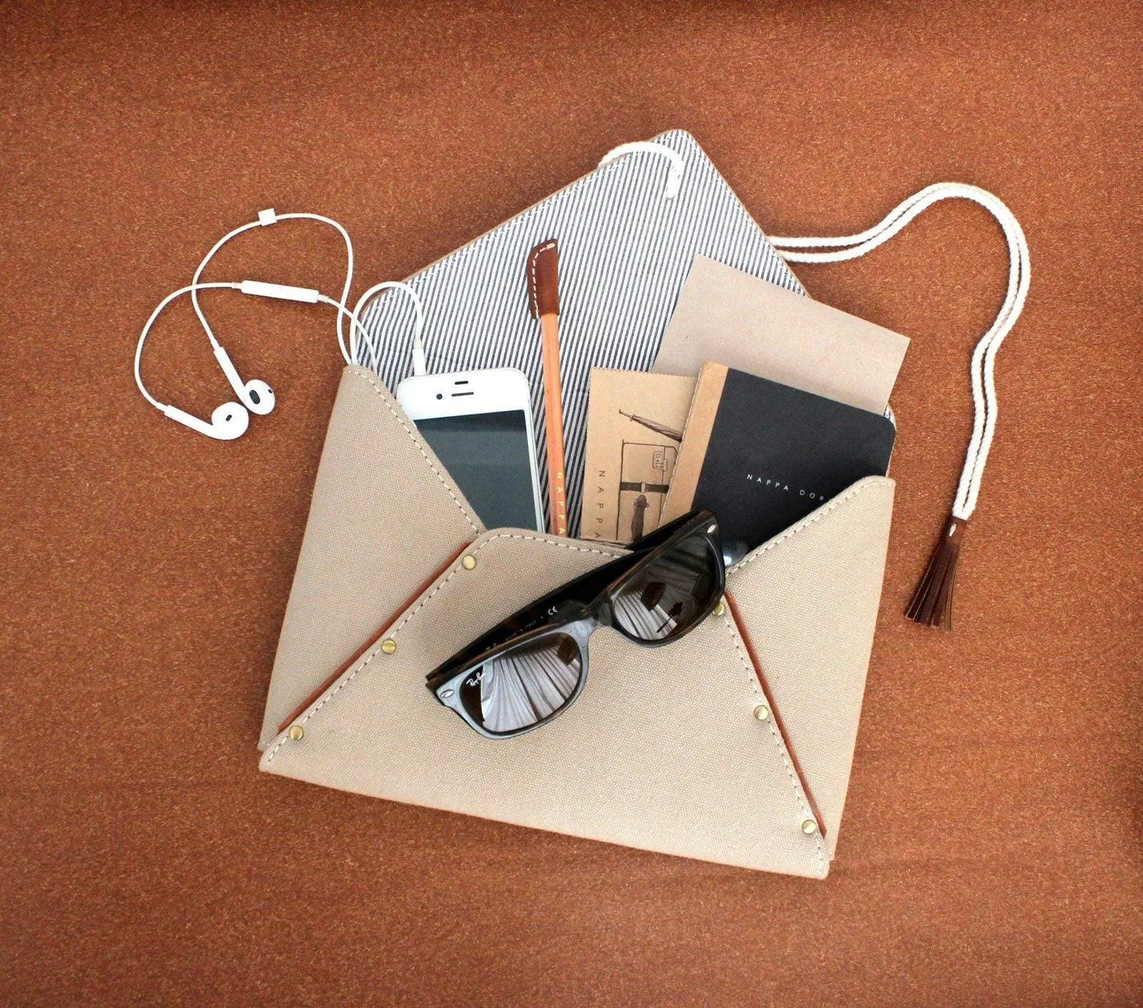 ENVELOPE CLUTCH