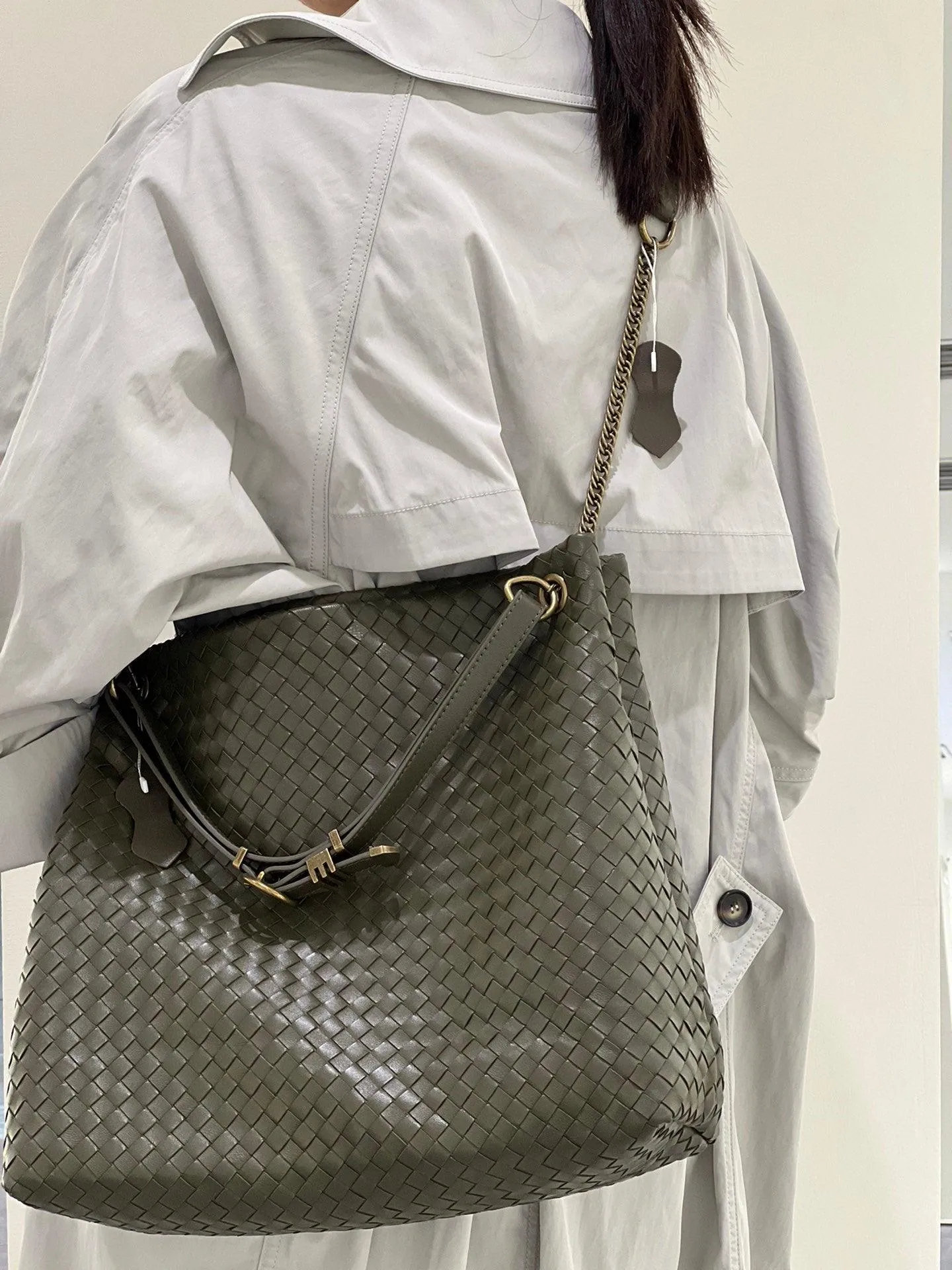 Premium Handwoven Lambskin Tote Bag | Handcrafted Vintage Lock Drawstring Spacious & Versatile Shoulder Bag, Lambskin Shopper