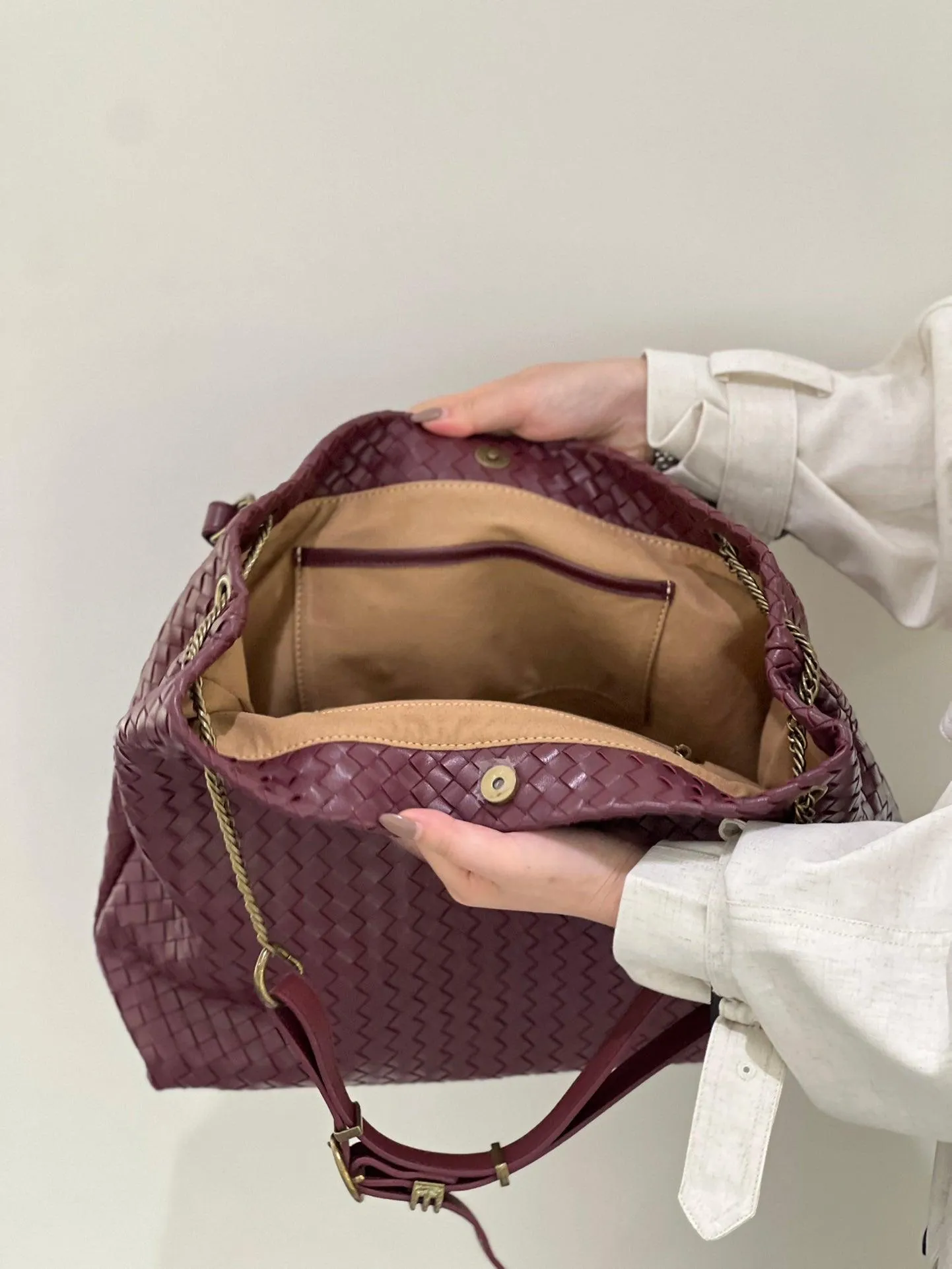 Premium Handwoven Lambskin Tote Bag | Handcrafted Vintage Lock Drawstring Spacious & Versatile Shoulder Bag, Lambskin Shopper