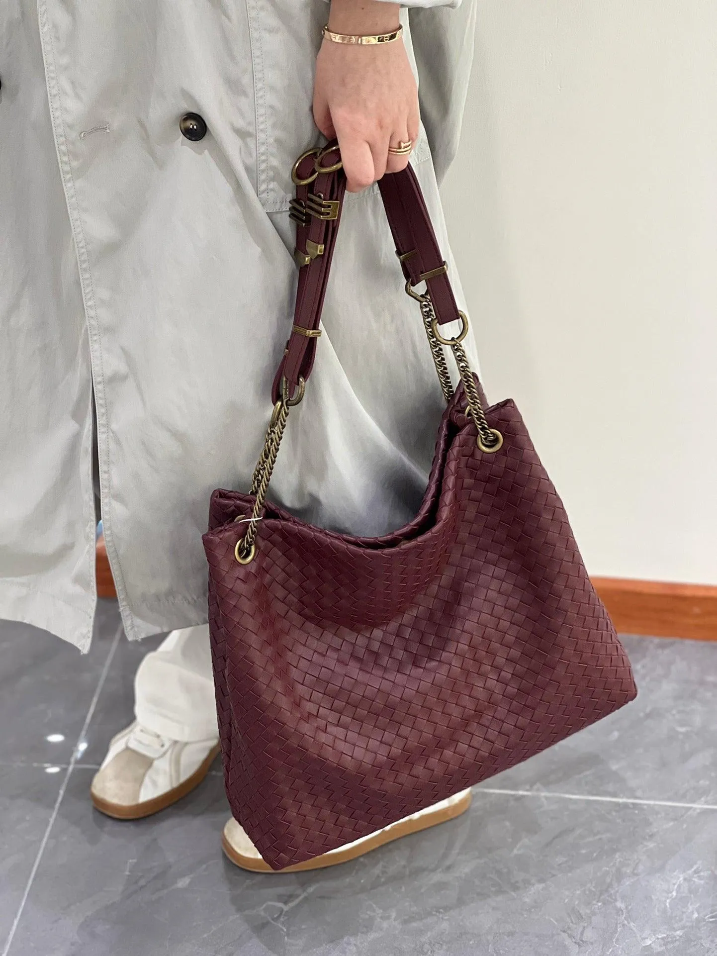 Premium Handwoven Lambskin Tote Bag | Handcrafted Vintage Lock Drawstring Spacious & Versatile Shoulder Bag, Lambskin Shopper