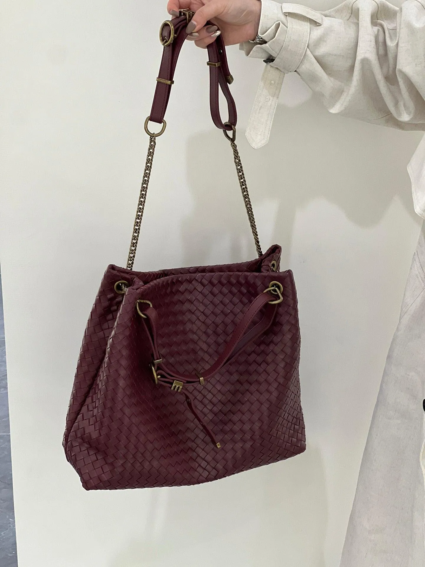 Premium Handwoven Lambskin Tote Bag | Handcrafted Vintage Lock Drawstring Spacious & Versatile Shoulder Bag, Lambskin Shopper