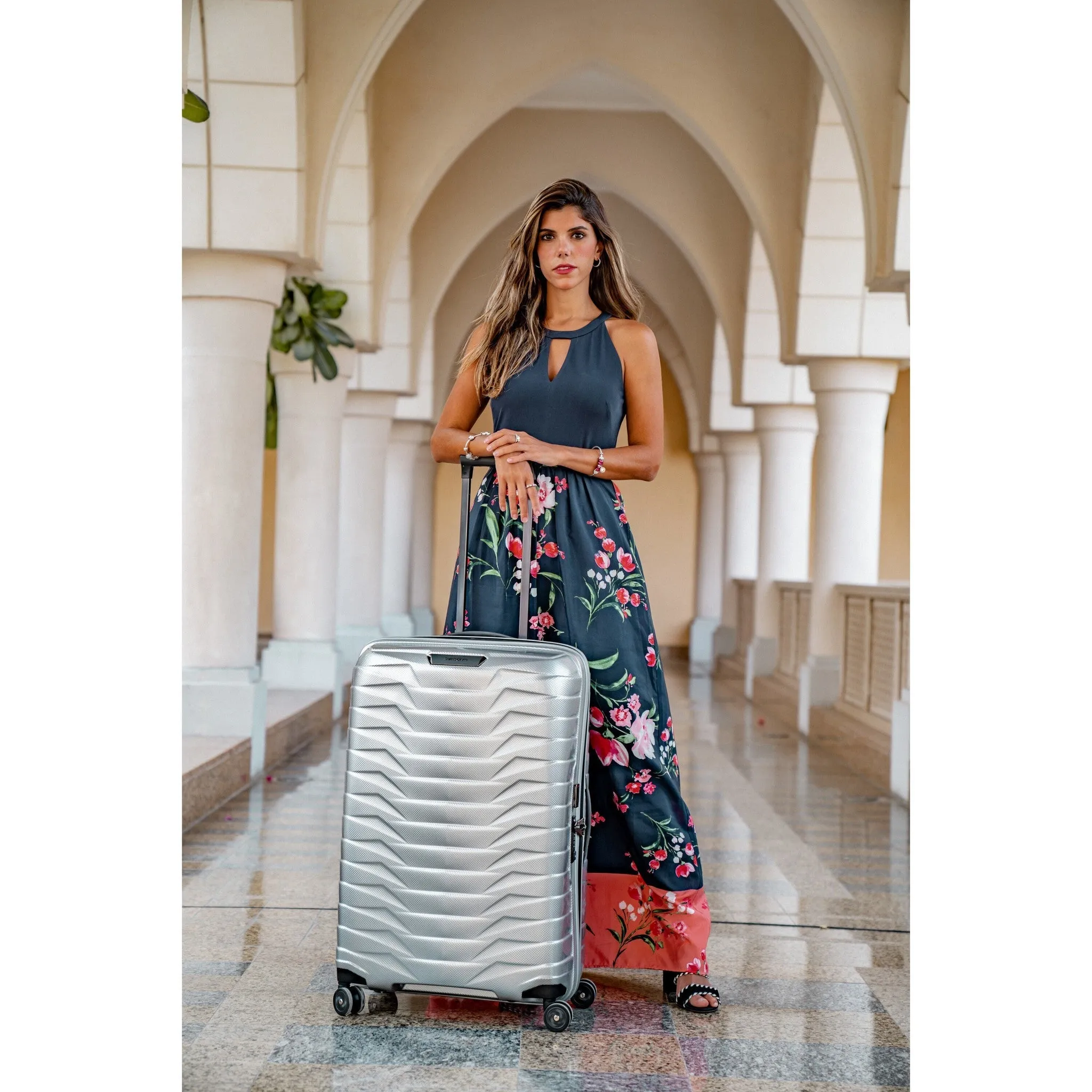 Samsonite Proxis Medium Spinner
